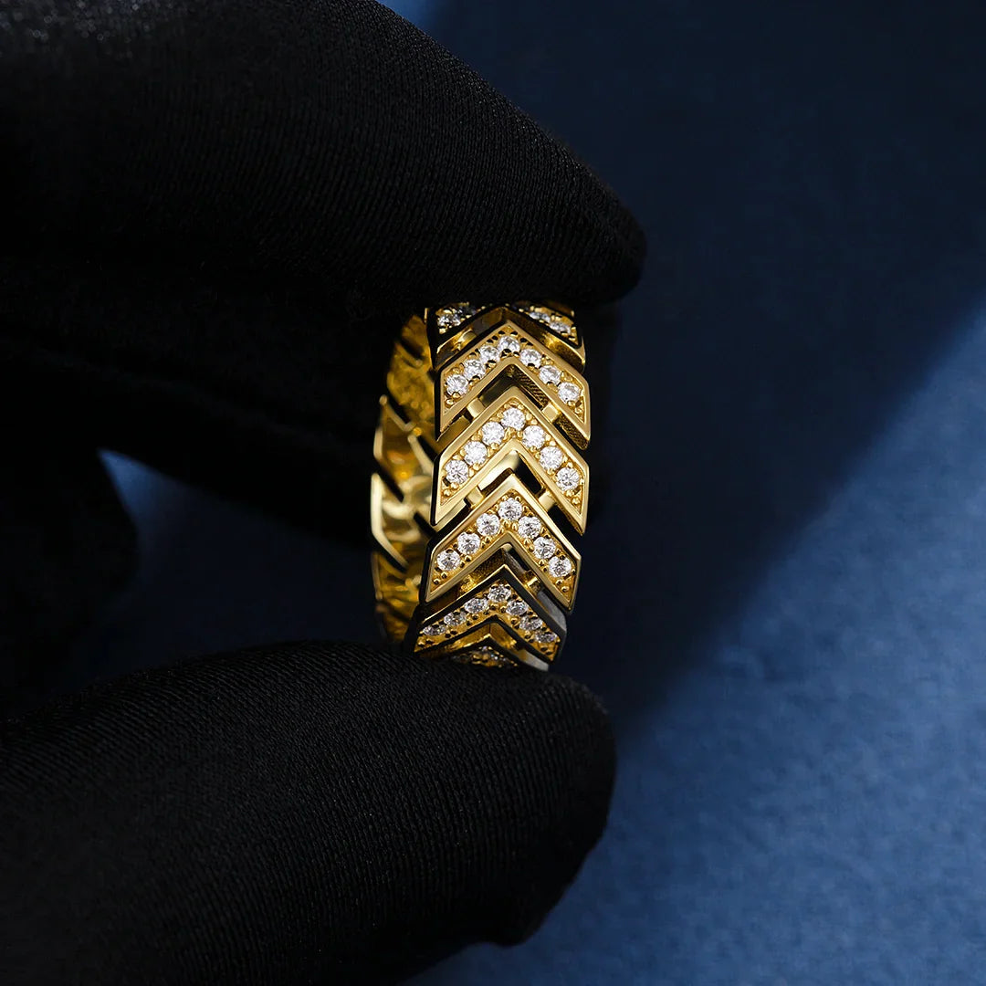 Street Style | Arrowhead Loop Ring