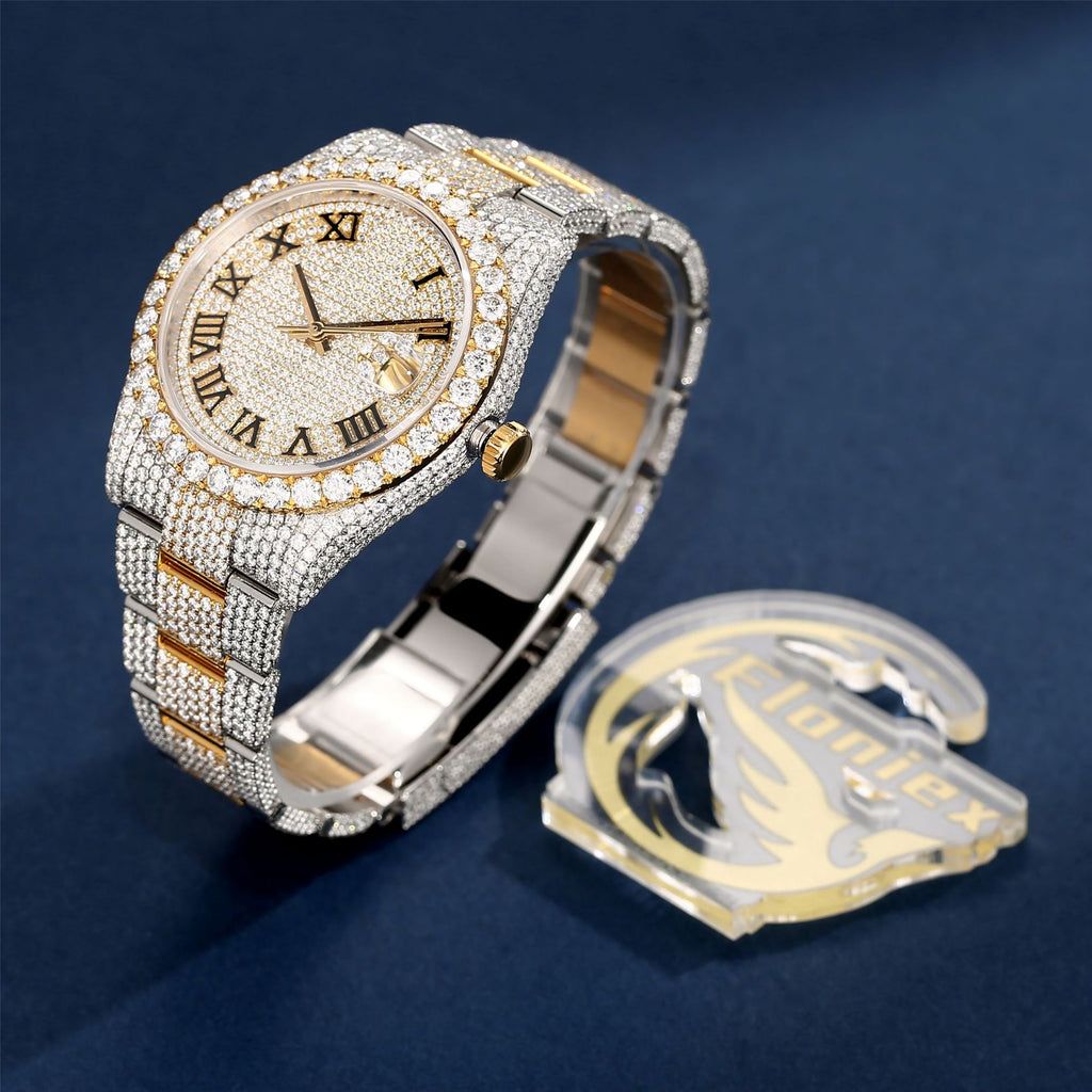 Moissanite semua berlian yang mempesonakan adalah berasaskan kualiti tinggi. Corak dan tekstur tersuai dicipta dengan ketukangan yang indah untuk memaparkan kecemerlangan hebat yang hanya milik anda.