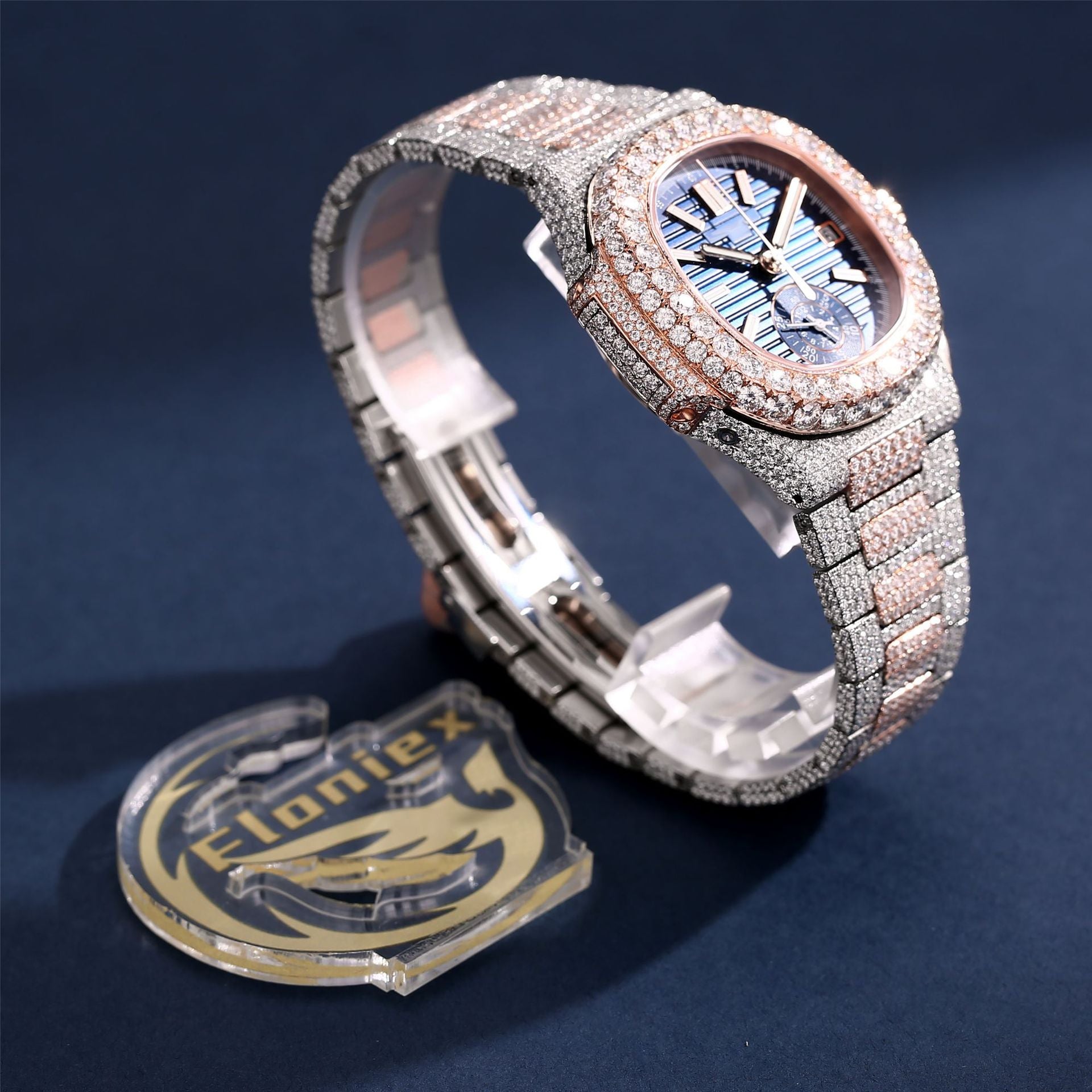 The delicate all-diamond moissanite features an exquisite cutting technique. It accepts customized styles in various forms, demonstrating high quality in details and lighting up your fashionable and brilliant moments.