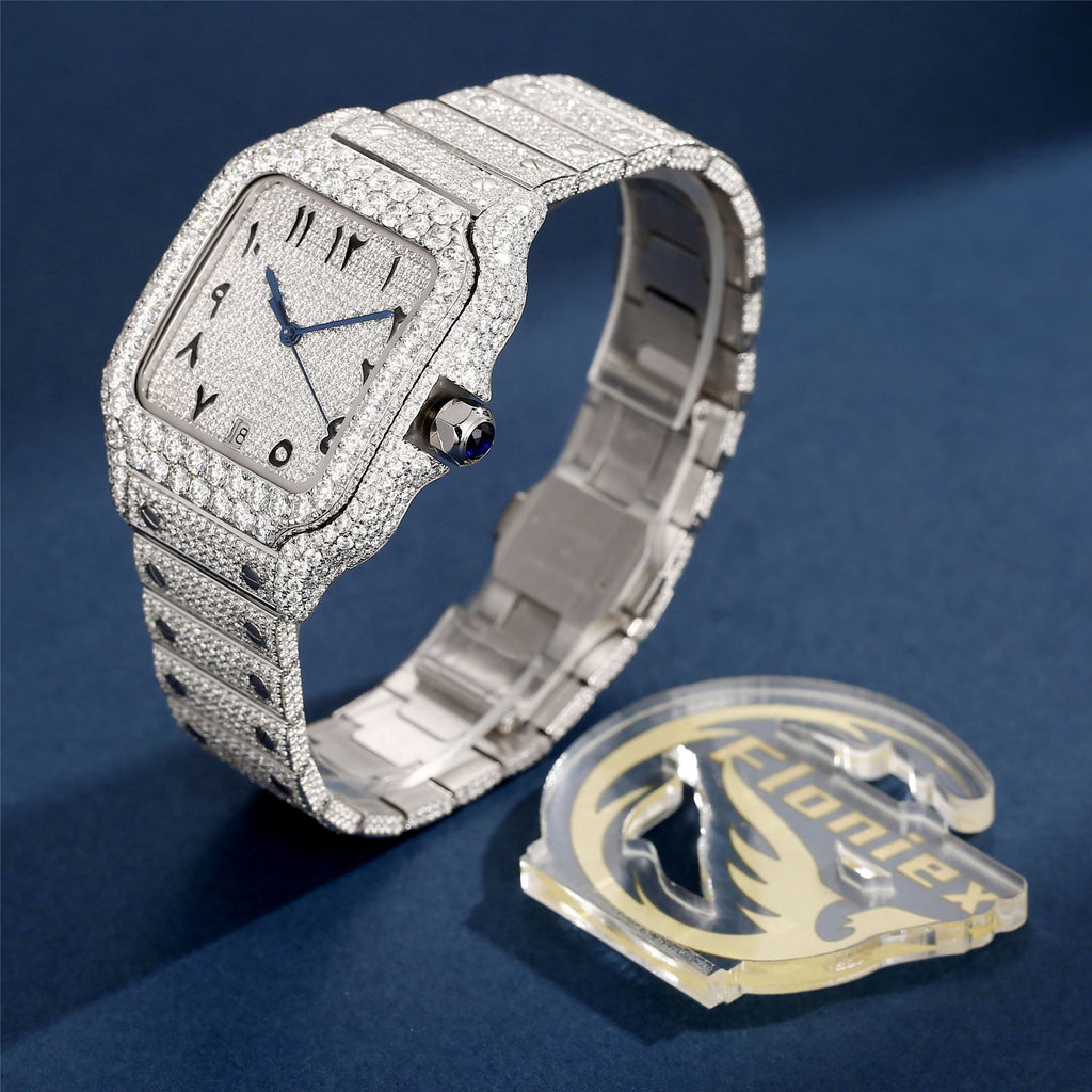 Moissanite berlian semua mengumpulkan beribu-ribu kemuliaan dalam satu. Perkhidmatan yang disesuaikan adalah bertimbang rasa. Ia direka dengan teliti dengan bahan berkualiti tinggi, menunjukkan alam baharu barang kemas yang unik dan elegan.