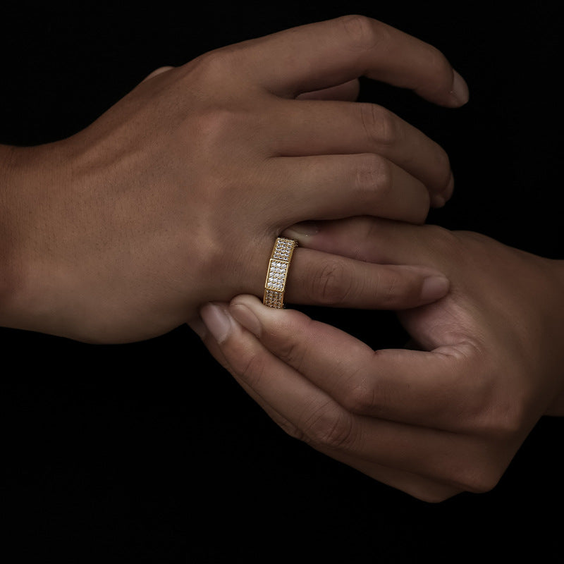 Tanda Cinta yang Memukau: Cincin Moissanite, Pilihan Cemerlang untuk Menyaksikan Janji Abadi