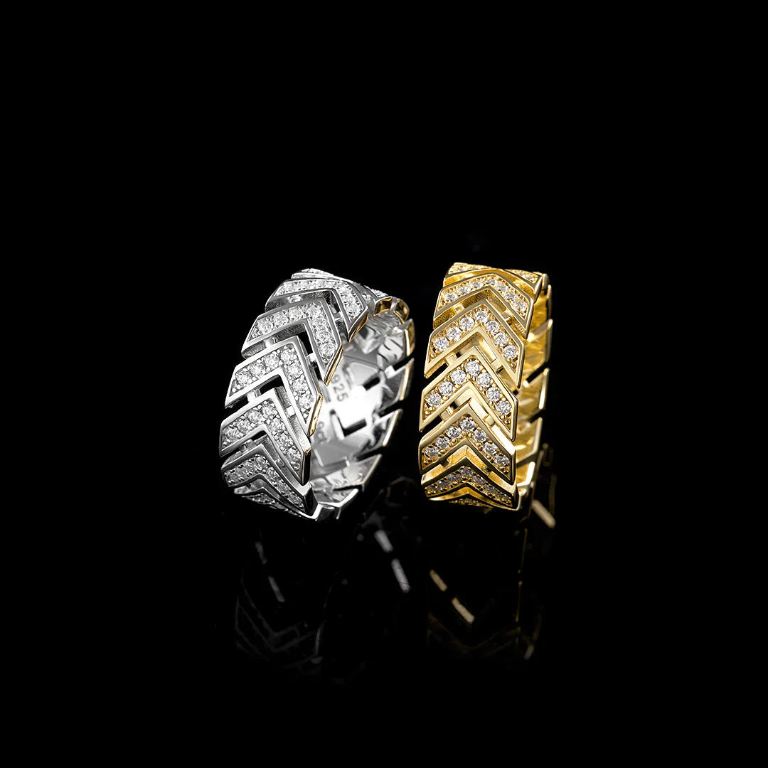 Street Style | Arrowhead Loop Ring