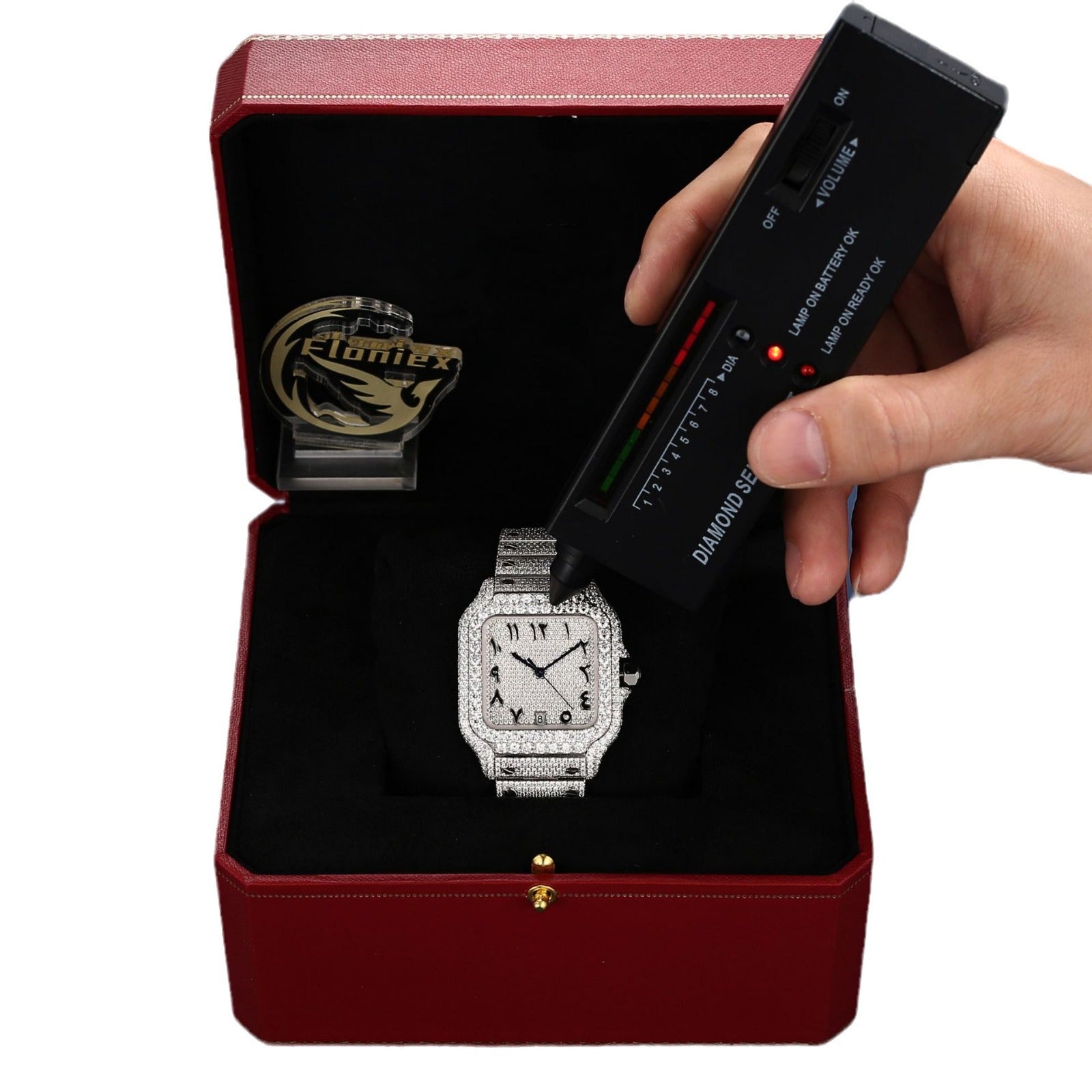 Moissanite berlian semua mengumpulkan beribu-ribu kemuliaan dalam satu. Perkhidmatan yang disesuaikan adalah bertimbang rasa. Ia direka dengan teliti dengan bahan berkualiti tinggi, menunjukkan alam baharu barang kemas yang unik dan elegan.