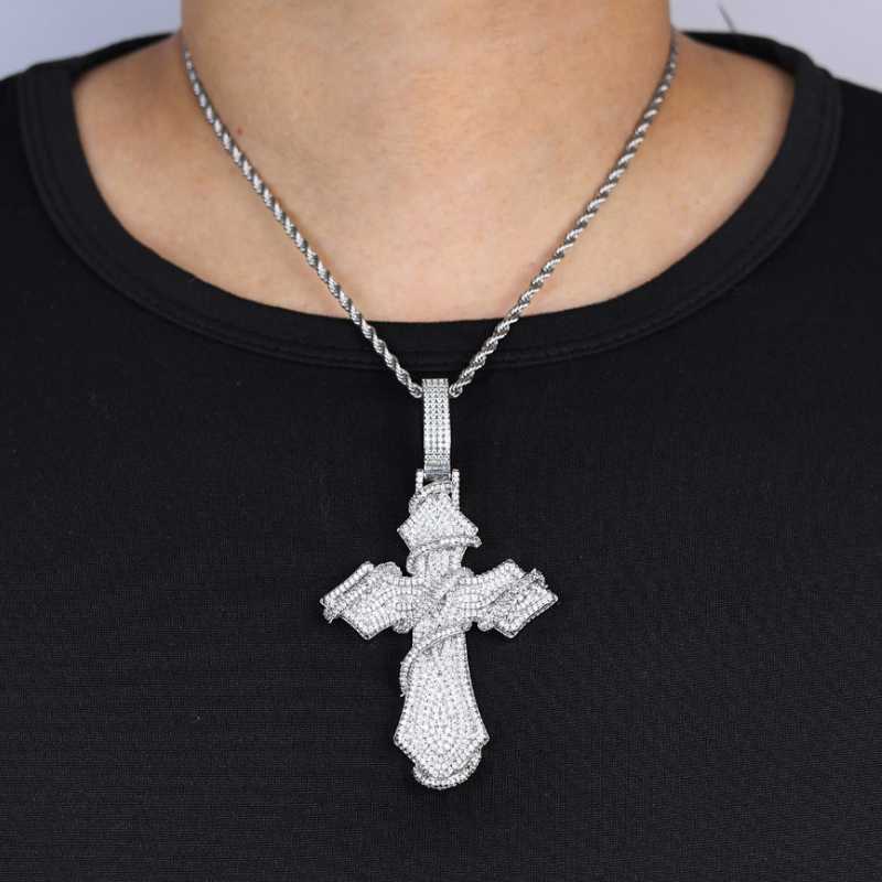 Street Style | "Thorn Cross" Pendant