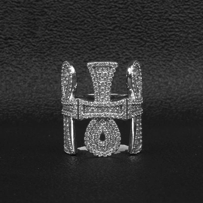 Street Style | Creative Cross Ring