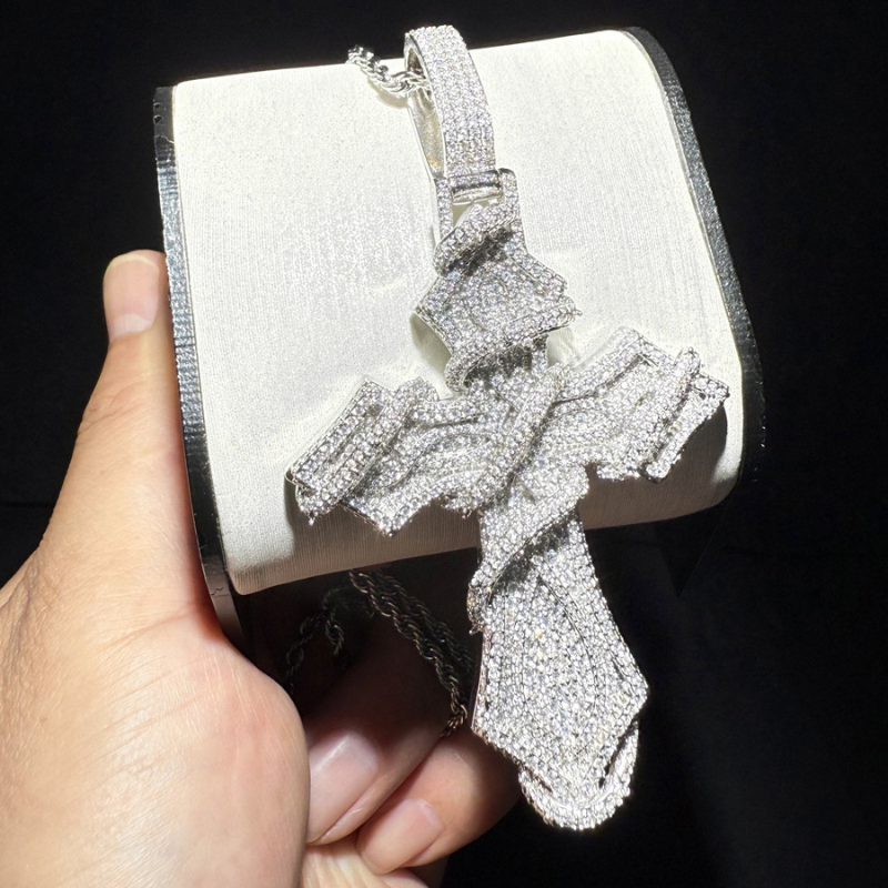 Street Style | "Thorn Cross" Pendant