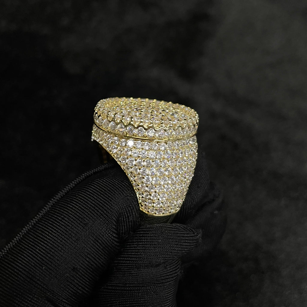 Moissanite Three-dimensional Circular Design Ring