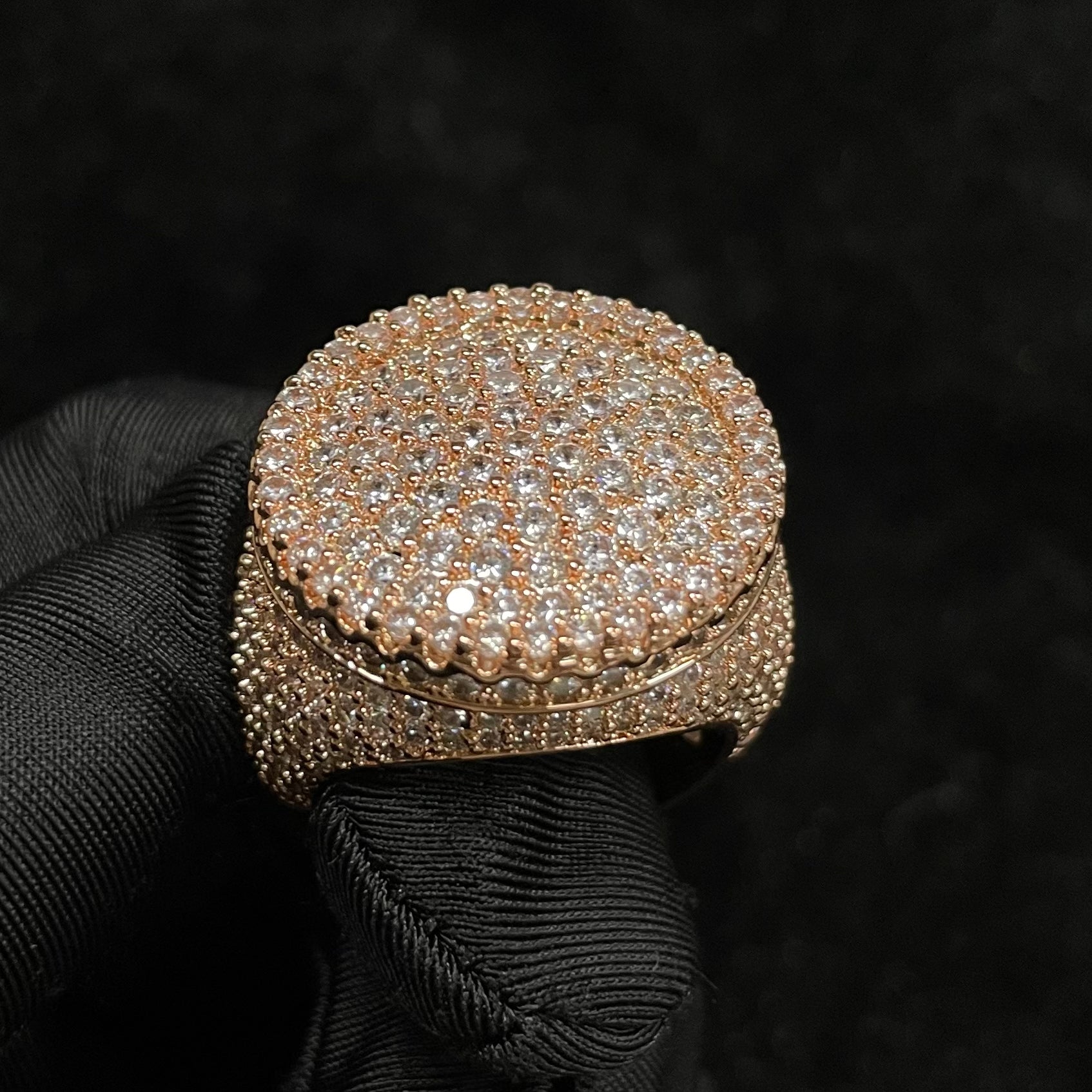 Moissanite Three-dimensional Circular Design Ring