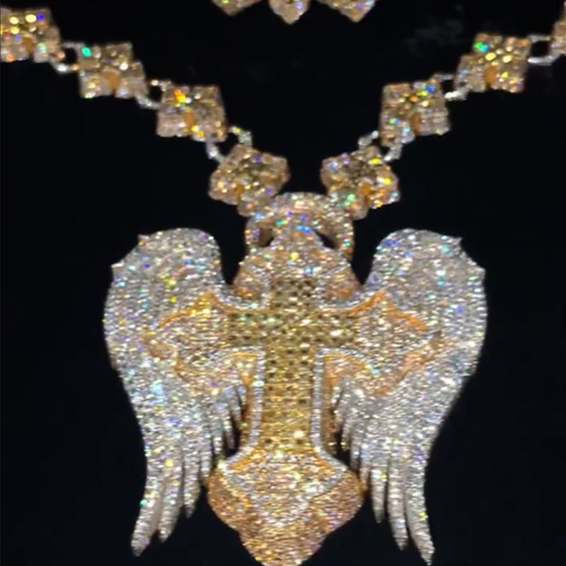 S925 Moissanite Winged Cross Pendant（Pendant only, chain not included.）