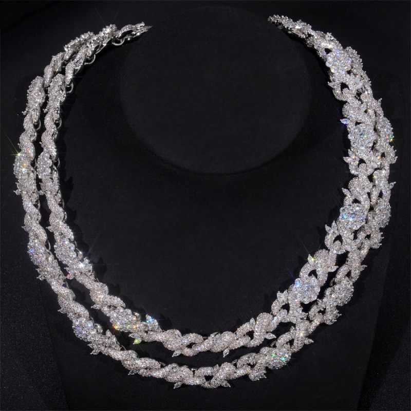 15mm Moissanite Thorn Unlimited Cross Chain