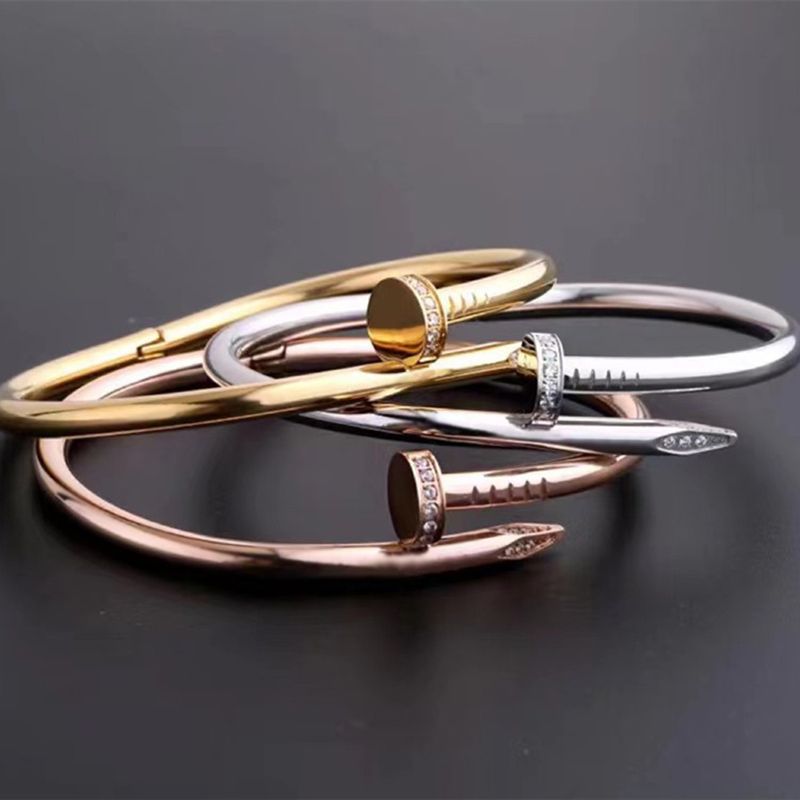 Street Style | Nail Bangle Bracelet