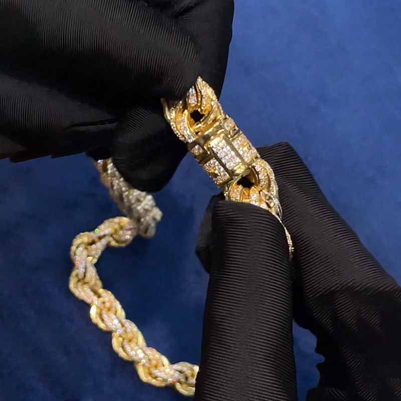 12mm Moissanite Exquisite Socket Design Diamond Twist Chain