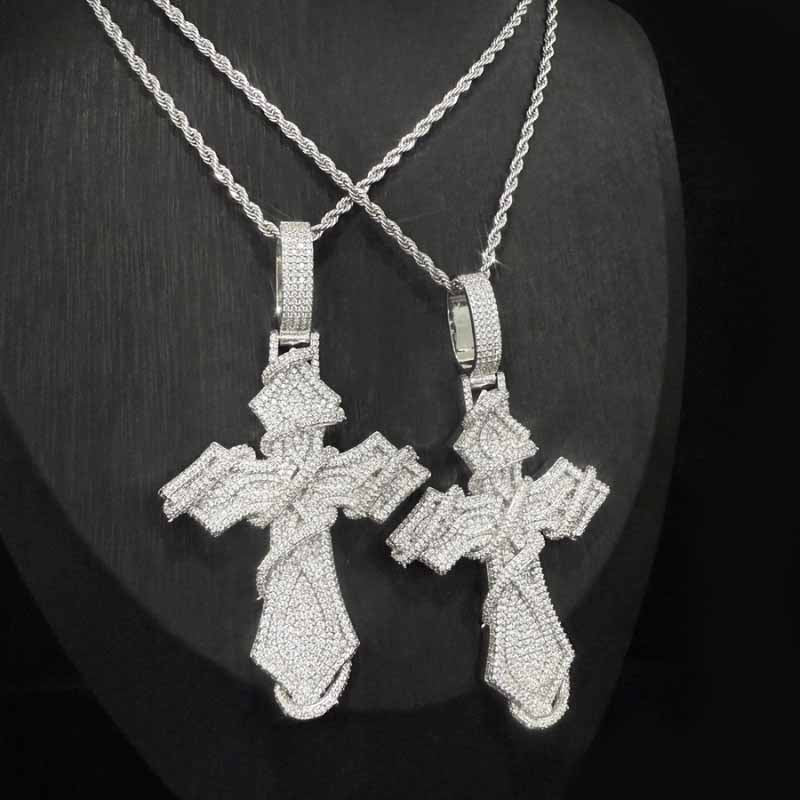 Street Style | "Thorn Cross" Pendant