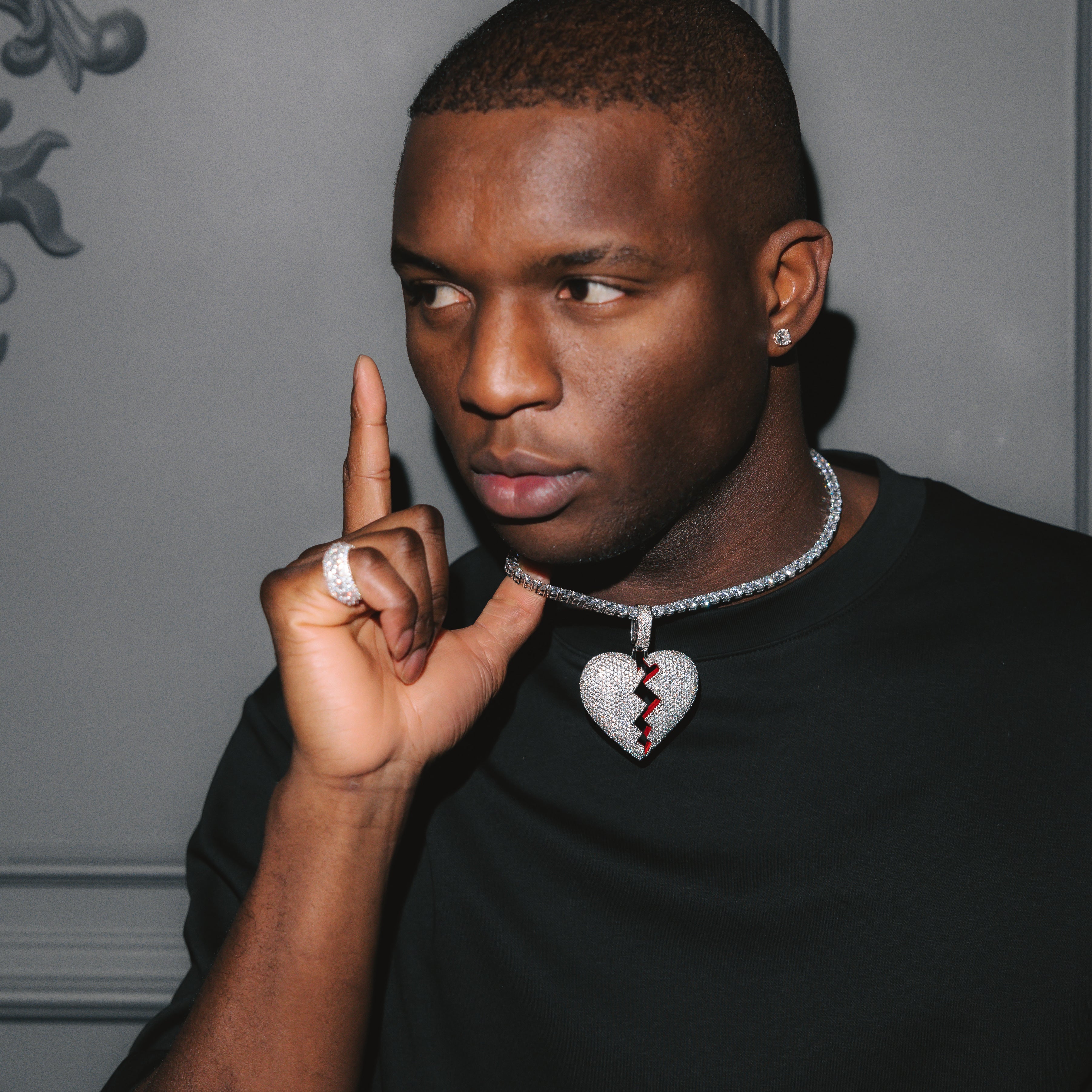 Broken Heart White Gold Moissanite Pendant