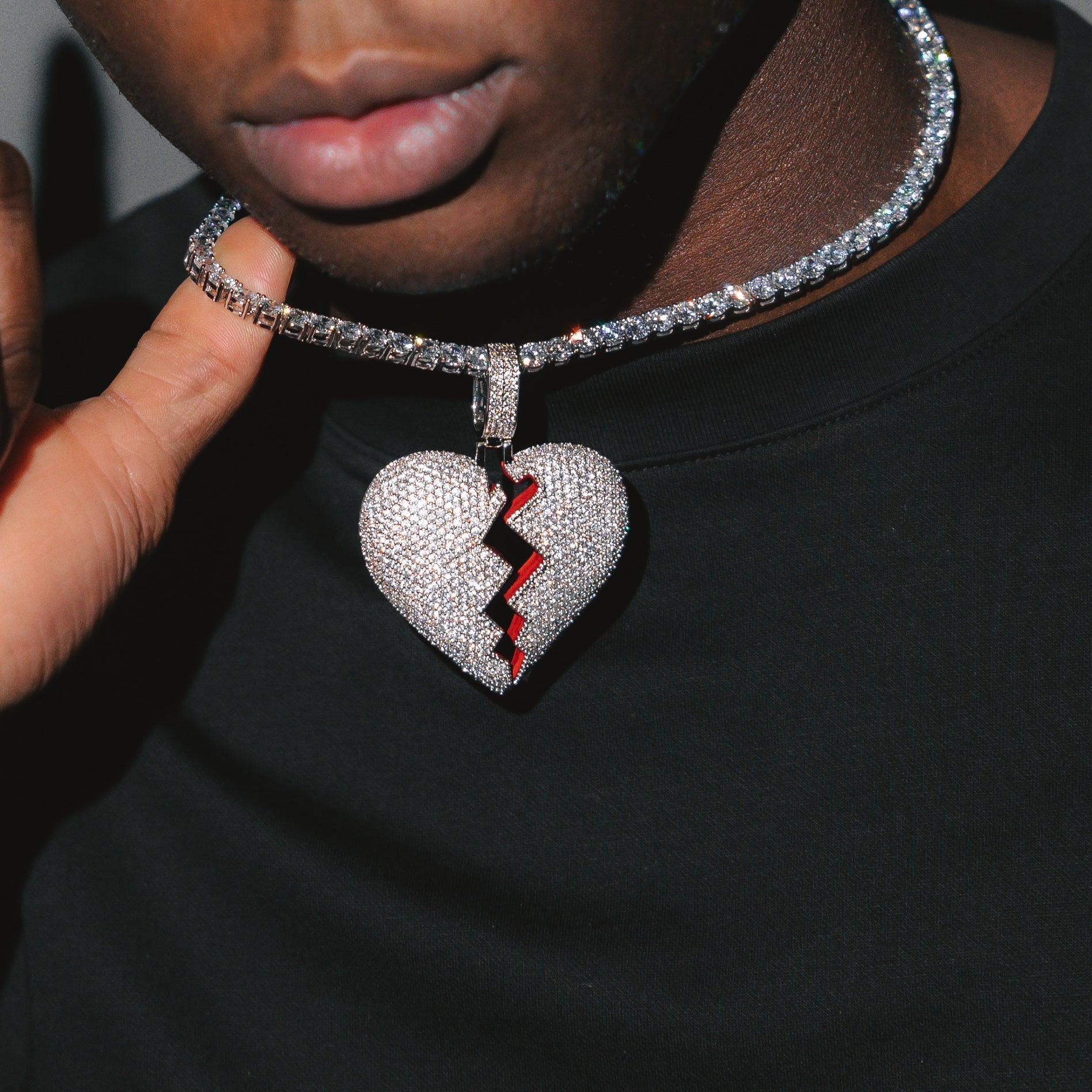 Broken Heart White Gold Moissanite Pendant