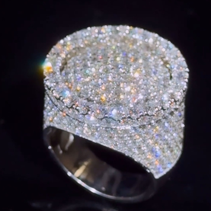 Moissanite Three-dimensional Circular Design Ring