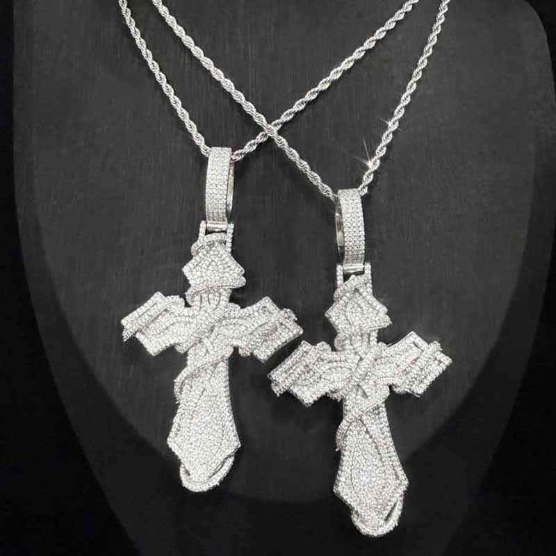 Street Style | "Thorn Cross" Pendant