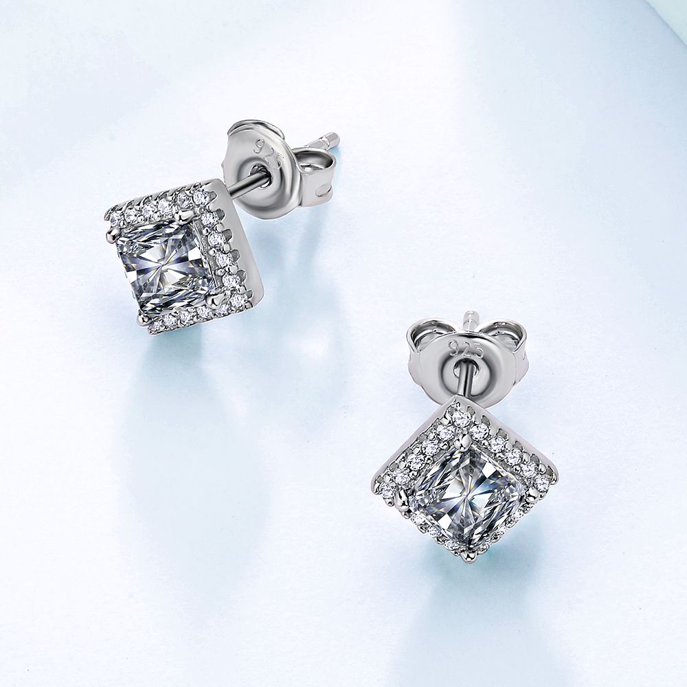 S925 & VVS1 Moissanite Stud Earrings（0.5 Carats *2 ）