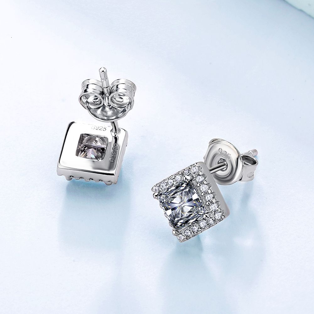 S925 & VVS1 Moissanite Stud Earrings（0.5 Carats *2 ）