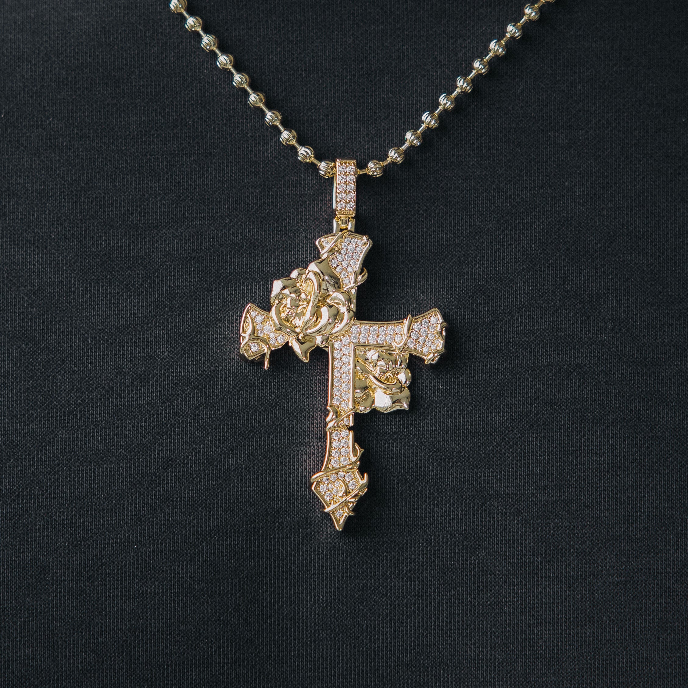 Street Style | "Ivy Cross" Gold Pendant
